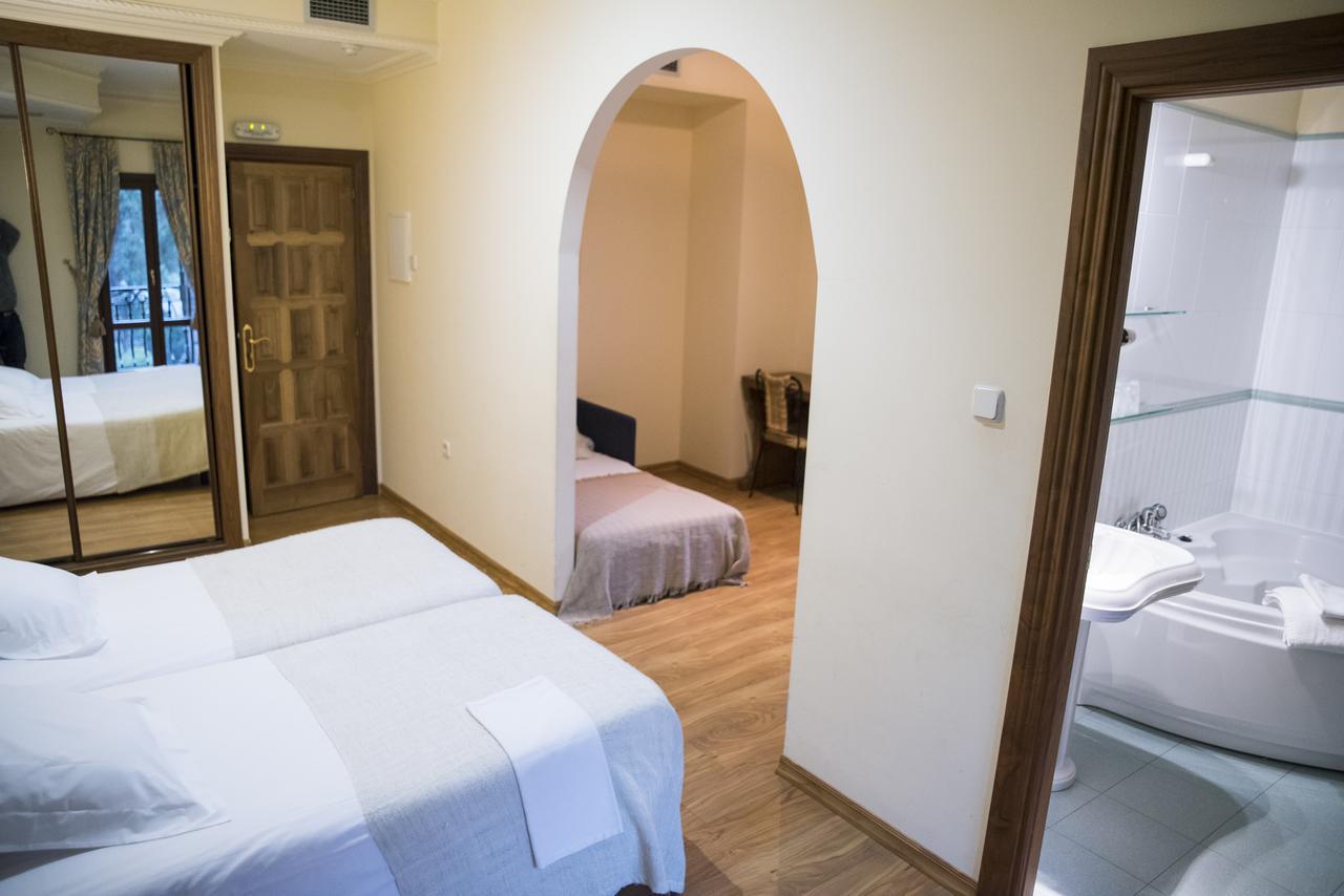 Complejo Hostelero Paladium Villamartín Exteriör bild