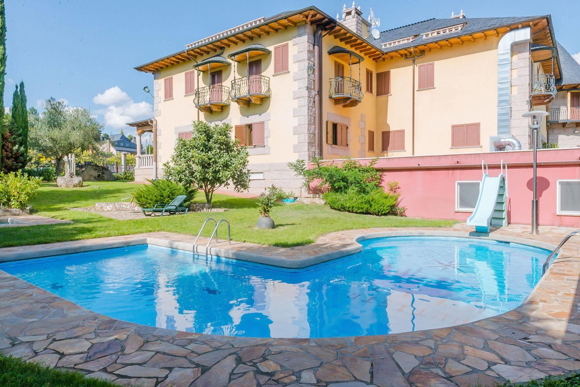 Complejo Hostelero Paladium Villamartín Exteriör bild