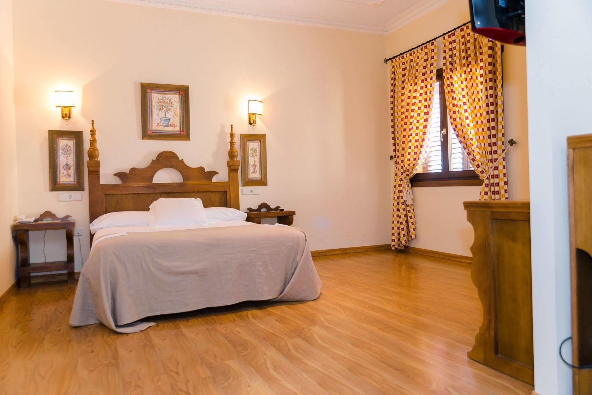 Complejo Hostelero Paladium Villamartín Exteriör bild