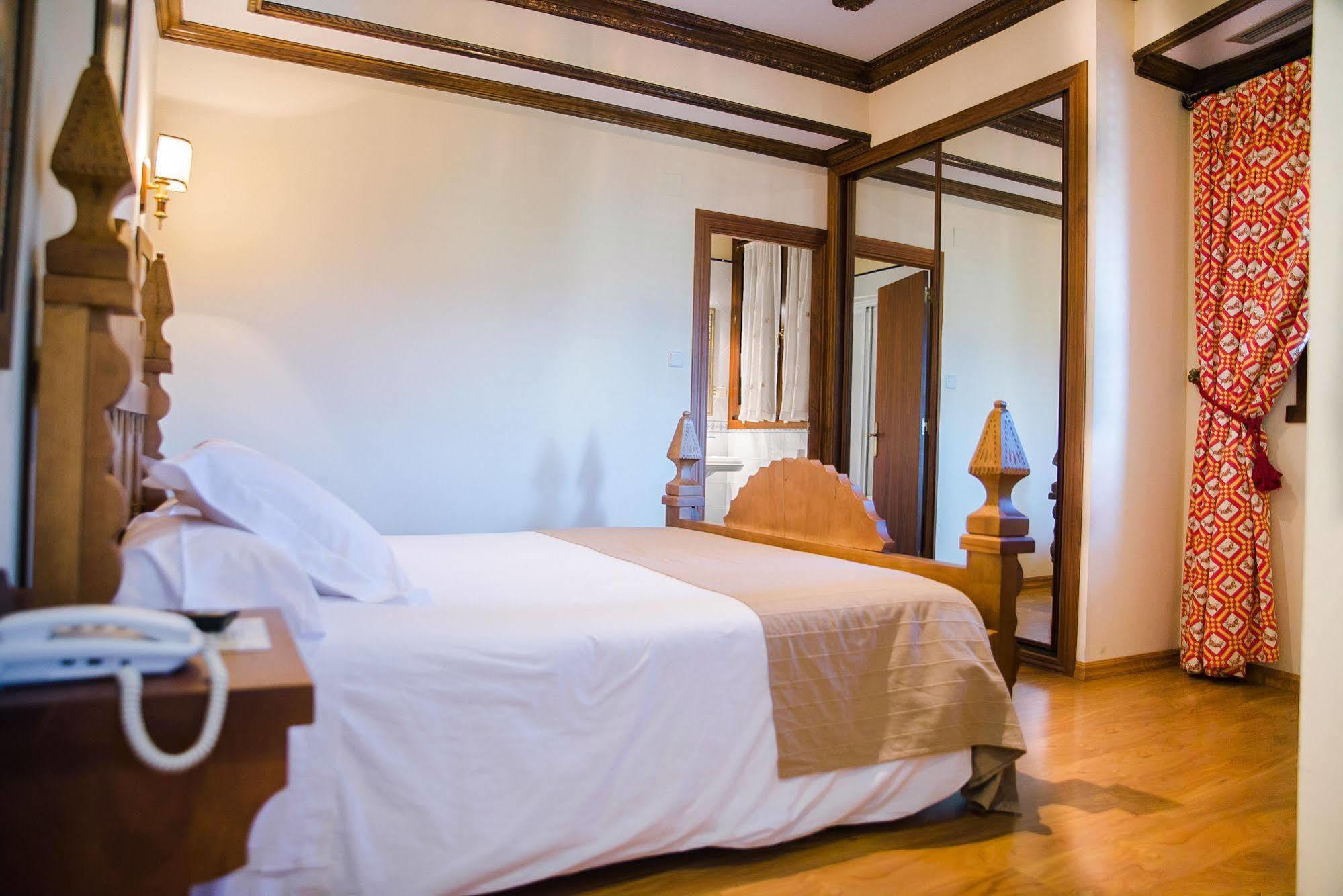 Complejo Hostelero Paladium Villamartín Exteriör bild