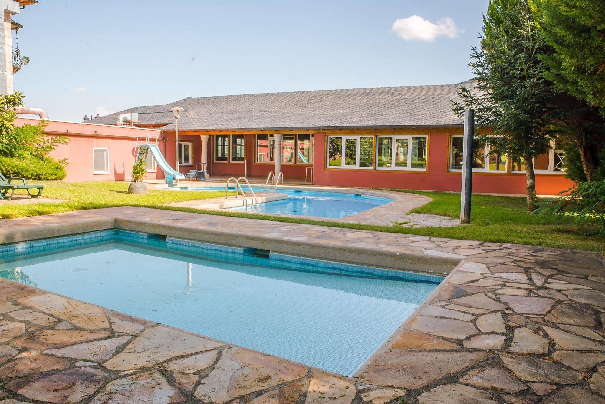 Complejo Hostelero Paladium Villamartín Exteriör bild